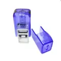 Kvalitní samonamáčecí textové razítko Shiny S-820 ve fialové transparentní barvě
