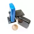 Kapesní textové samonamáčecí razítko Shiny S-Q32 Handy Stamp modré